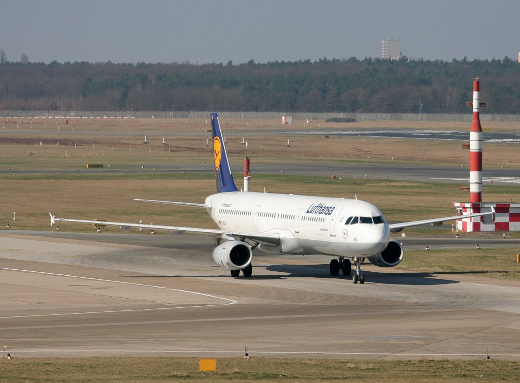 Lufthansa A 321-231 D-AIDA bei der Ankunft in Berlin-Tegel am 25.03.2012