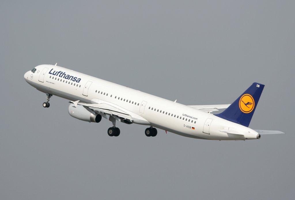 Lufthansa A 321-231 D-AIDB beim Start in Berlin-Tegel am 02.04.2011
