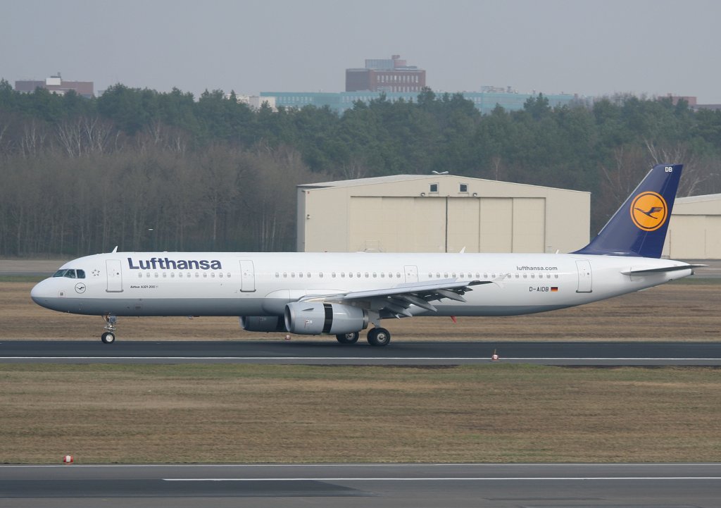 Lufthansa A 321-231 D-AIDB nach der Landung in Berlin-Tegel am 02.04.2011
