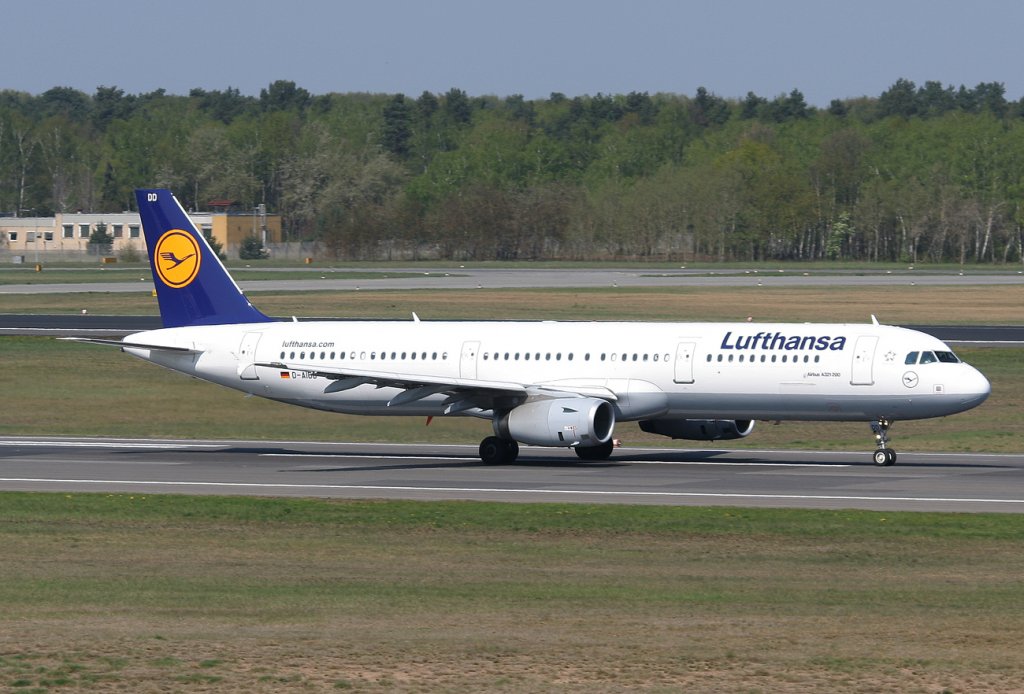 Lufthansa A 321-231 D-AIDD beim Start in Berlin-Tegel am 21.04.2011