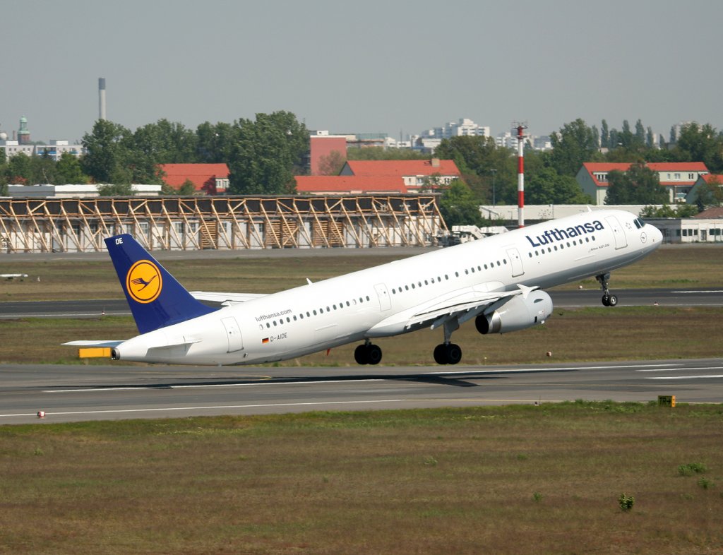 Lufthansa A 321-231 D-AIDE beim Start in Berlin-Tegel am 07.05.2011