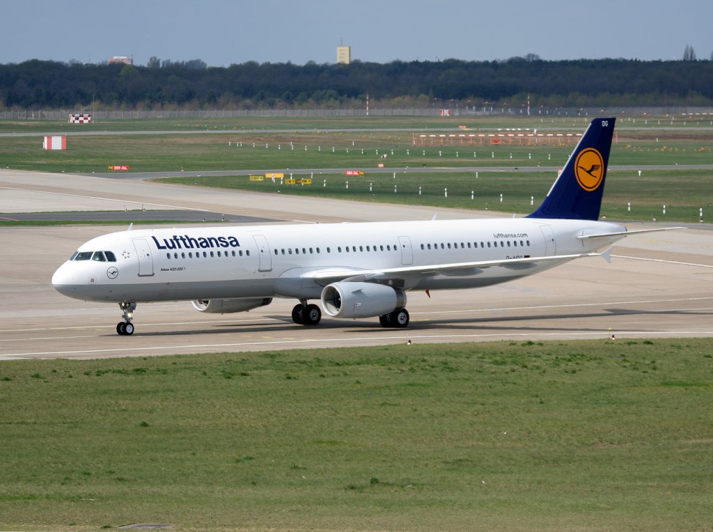 Lufthansa A 321-231 D-AIDG bei der Ankunft in Berlin-Tegel am 16.04.2011