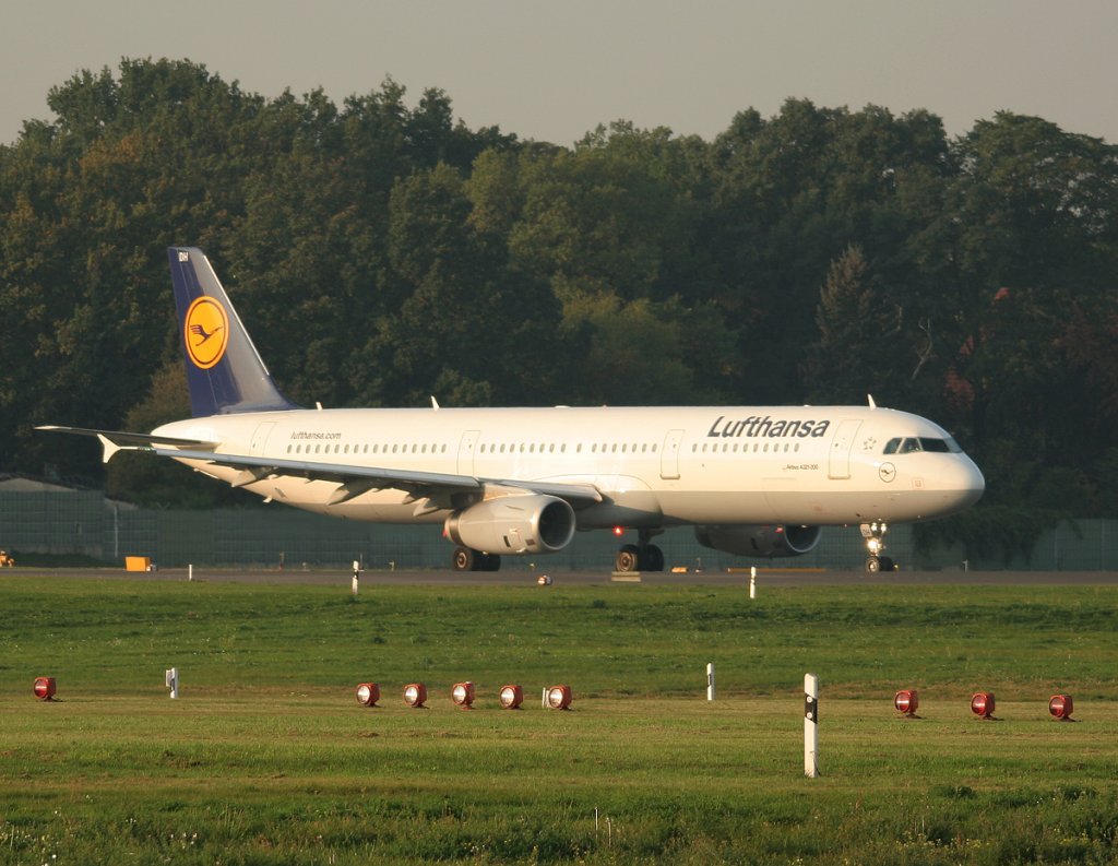 Lufthansa A 321-231 D-AIDH kurz vor dem Start in Berlin-Tegel am 04.10.2011