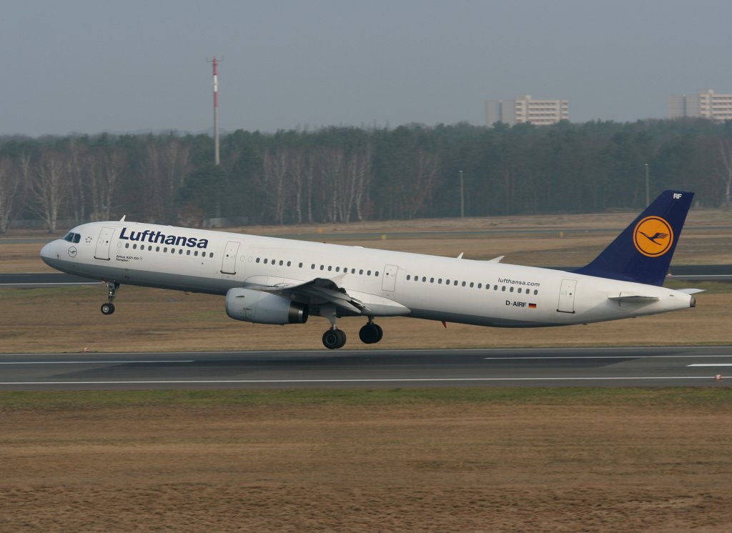 Lufthansa A 321-231 D-AIRF  Kempten  beim Start in Berlin-Tegel am 02.04.2011