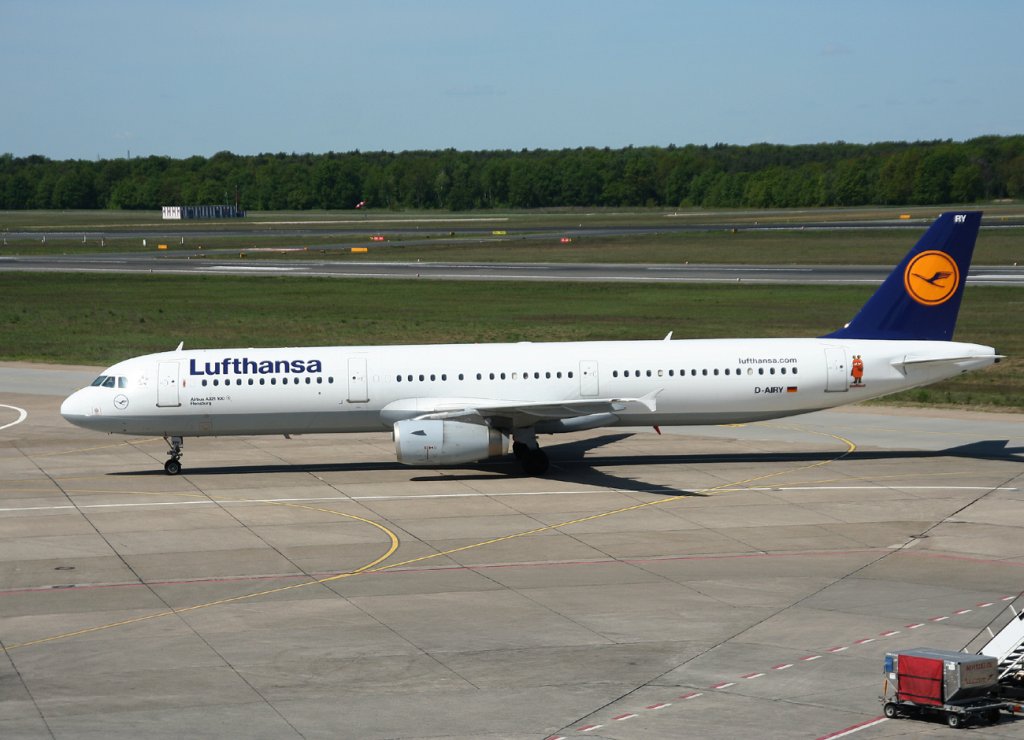Lufthansa A 321-231 D-AIRY  Flensburg ,  Die Maus  am 01.05.2011 auf dem Flughafen Berlin-Tegel