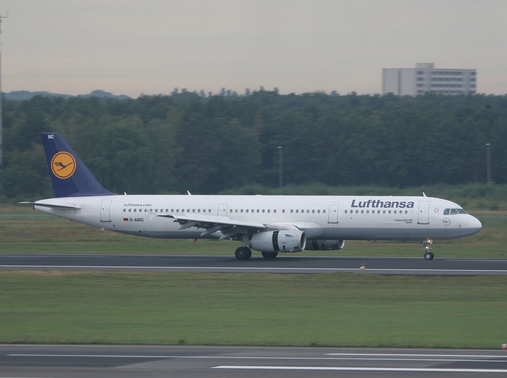 Lufthansa A 321-231 D-AISC  Speyer  nach der Landung in Berlin-Tegel am 04.09.2010
