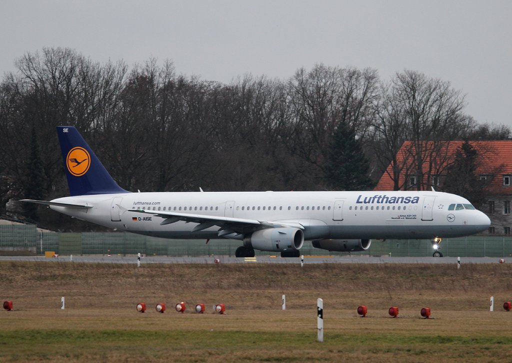 Lufthansa A 321-231 D-AISE  Neusatdt a. d. Weinstrae  kurz vor dem Start in Berlin-Tegel am 03.03.2013
