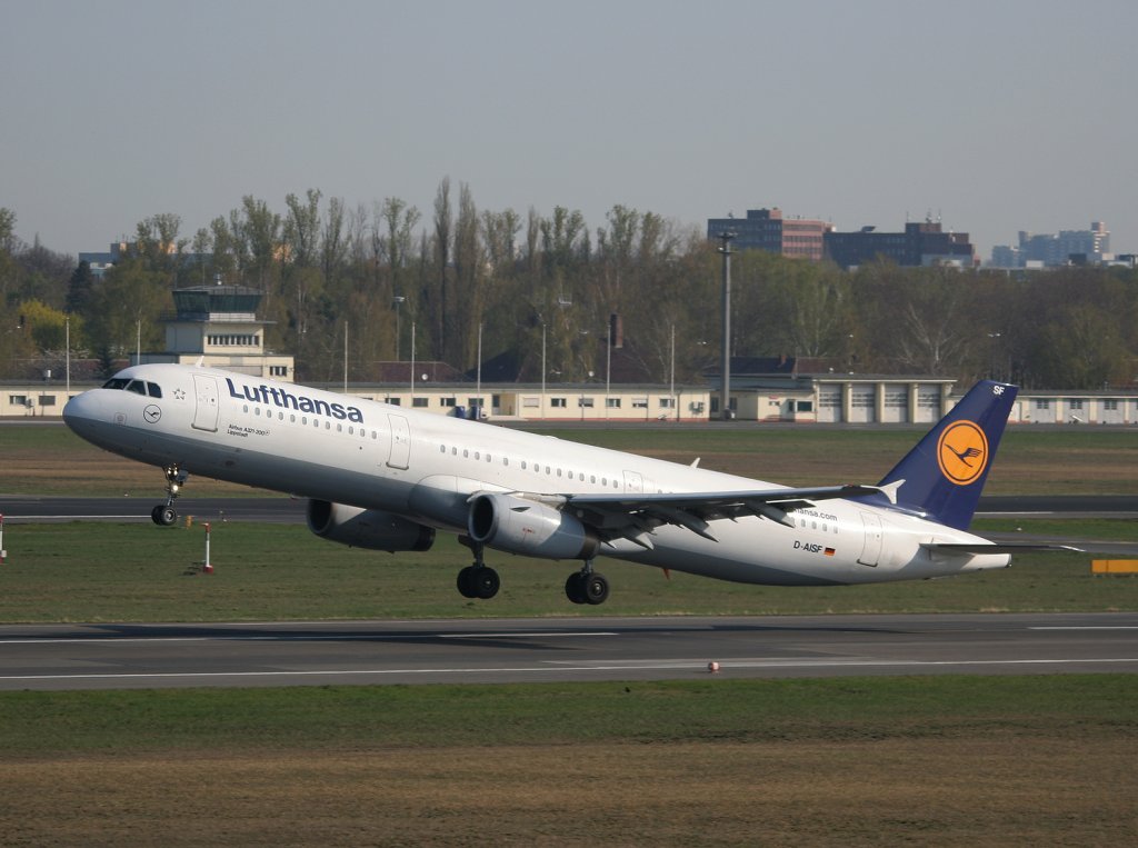 Lufthansa A 321-231 D-AISF  Lippstadt  beim Start in Berlin-Tegel am 16.04.2011