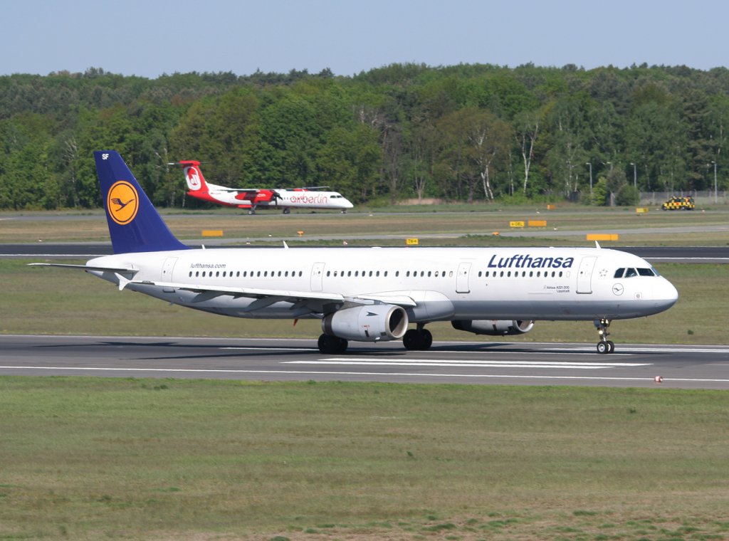 Lufthansa A 321-231 D-AISF  Lippstadt  beim Start in Berlin-Tegel am 30.04.2011