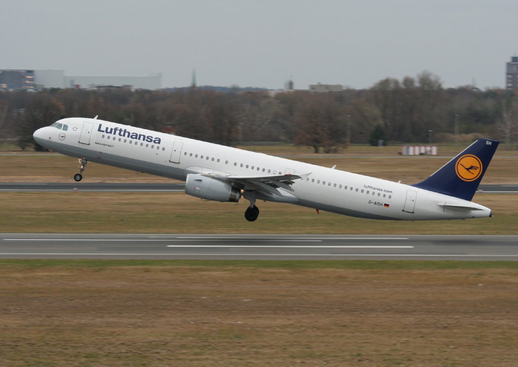 Lufthansa A 321-231 D-AISH beim Start in Berlin-Tegel am 27.11.2011