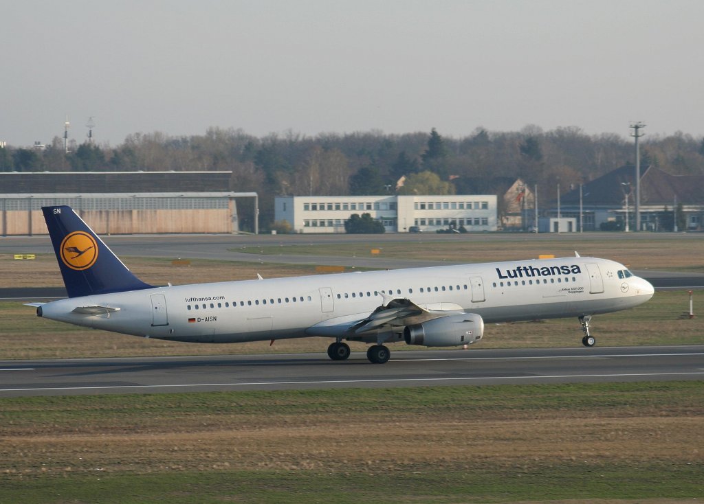 Lufthansa A 321-231 D-AISN  Gppingen  beim Start in Berlin-Tegel am 03.04.2010