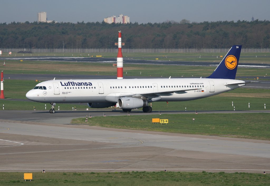 Lufthansa A 321-231 D-AISN  Gppingen  bei der Ankunft in Berlin-Tegel am 16.04.2011