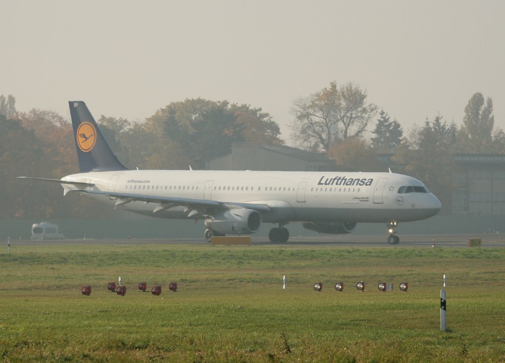 Lufthansa A 321-231 D-AISP  Rosenheim  kurz vor dem Start in Berlin-Tegel am 29.10.2011
