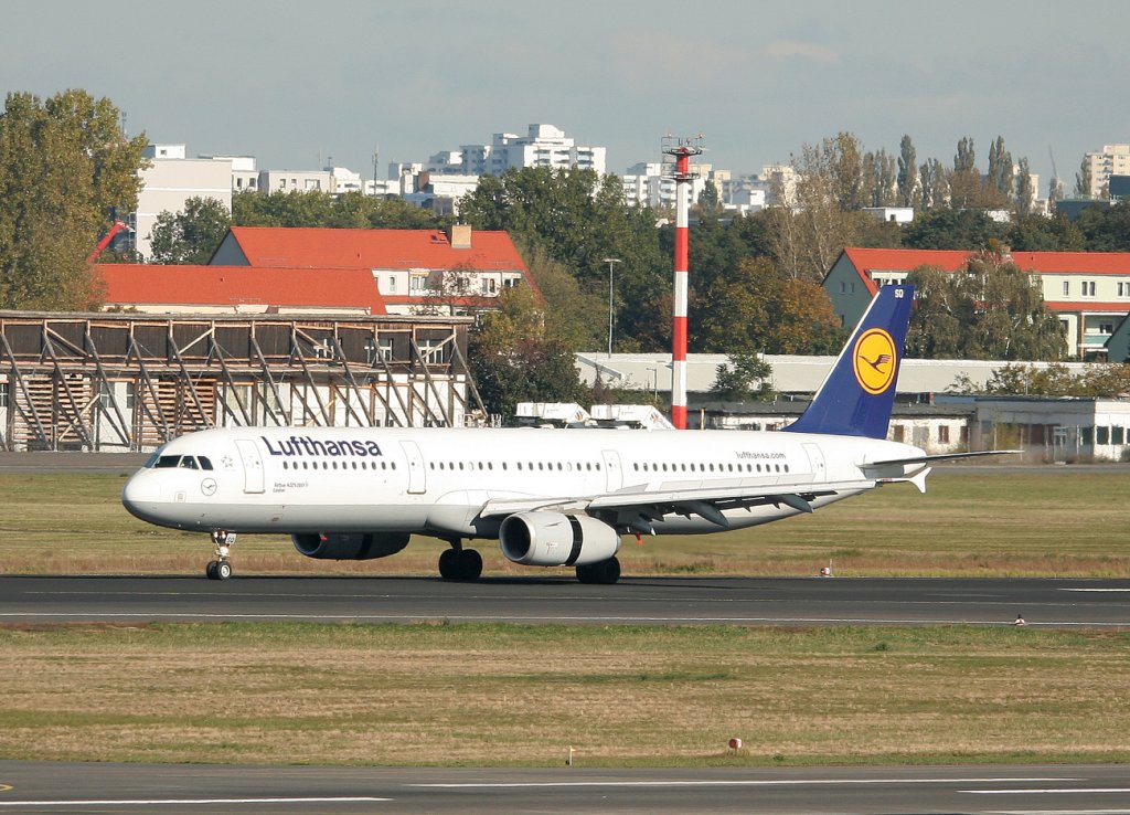 Lufthansa A 321-231 D-AISQ  Lindau  nach der Landung in Berlin-Tegel am 15.10.2011