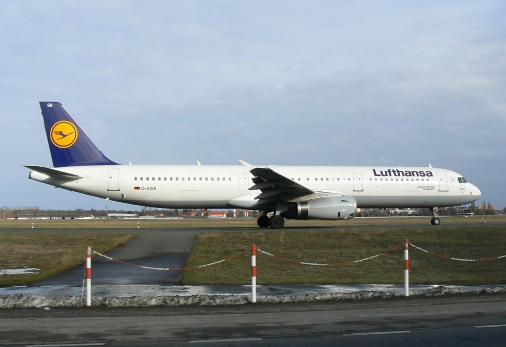 Lufthansa A 321-231 D-AISR  Donauwrth  am frhen Morgen des 27.02.2010 auf dem Flughafen Berlin-Tegel