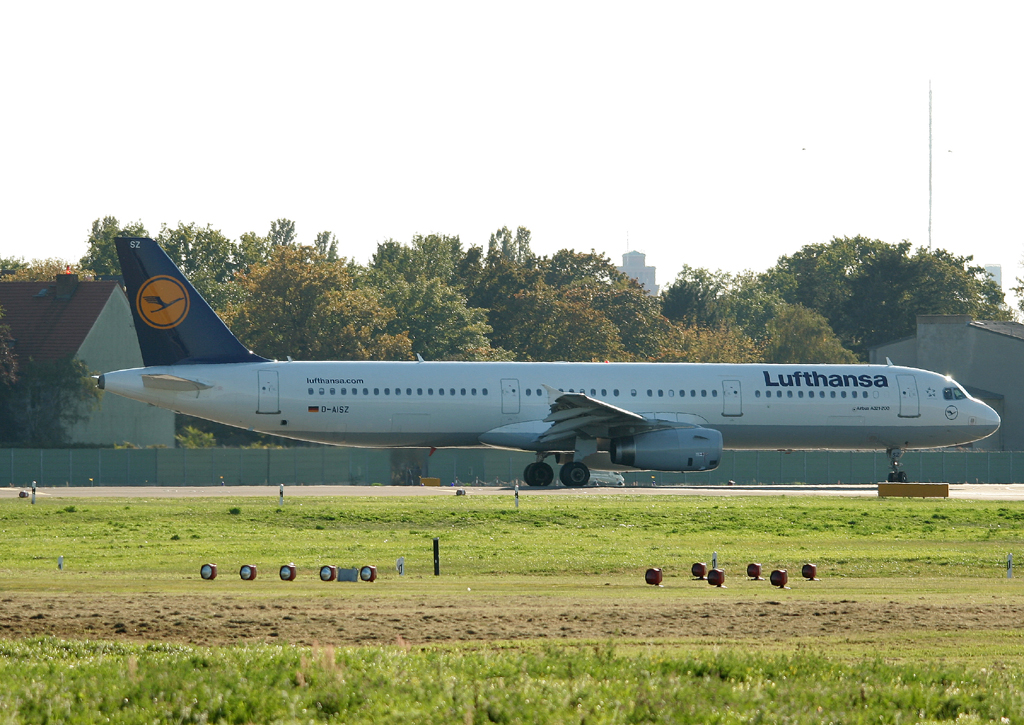 Lufthansa A 321-231 D-AISZ kurz vor dem Start in Berlin-Tegel am 30.09.2011