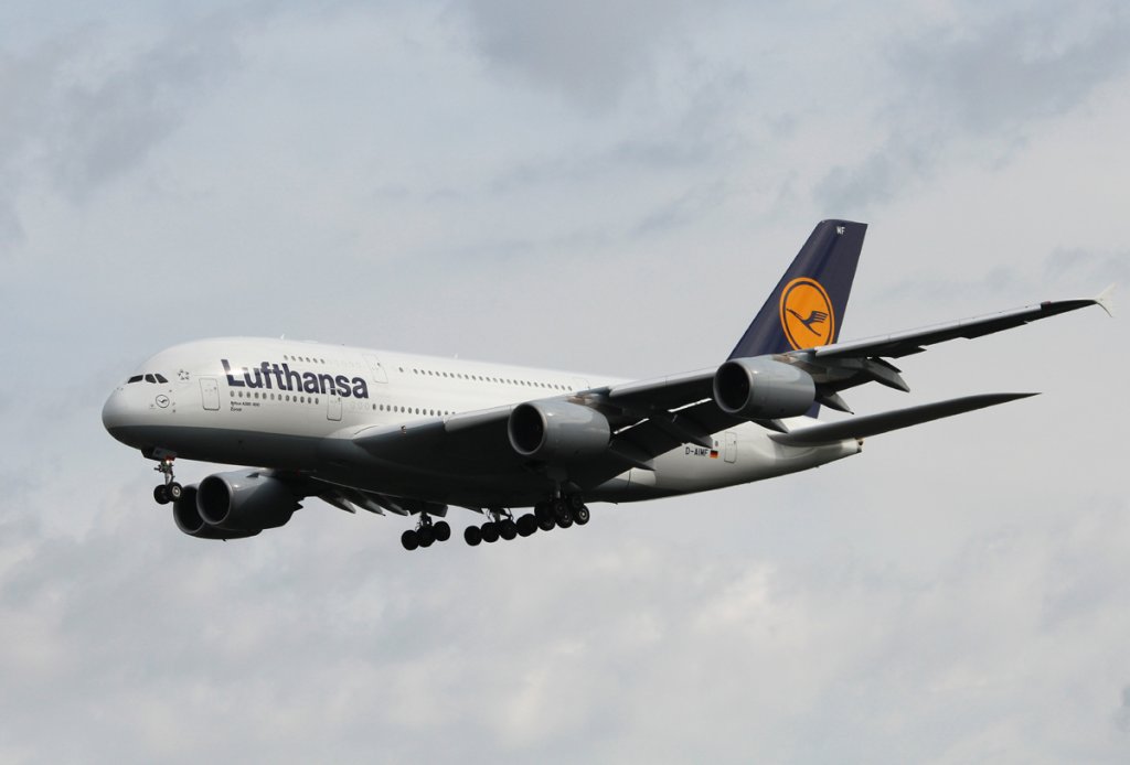 Lufthansa A 380-841 D-AIMF  Zrich  bei der Landung in Frankfurt am Main am 16.08.2012