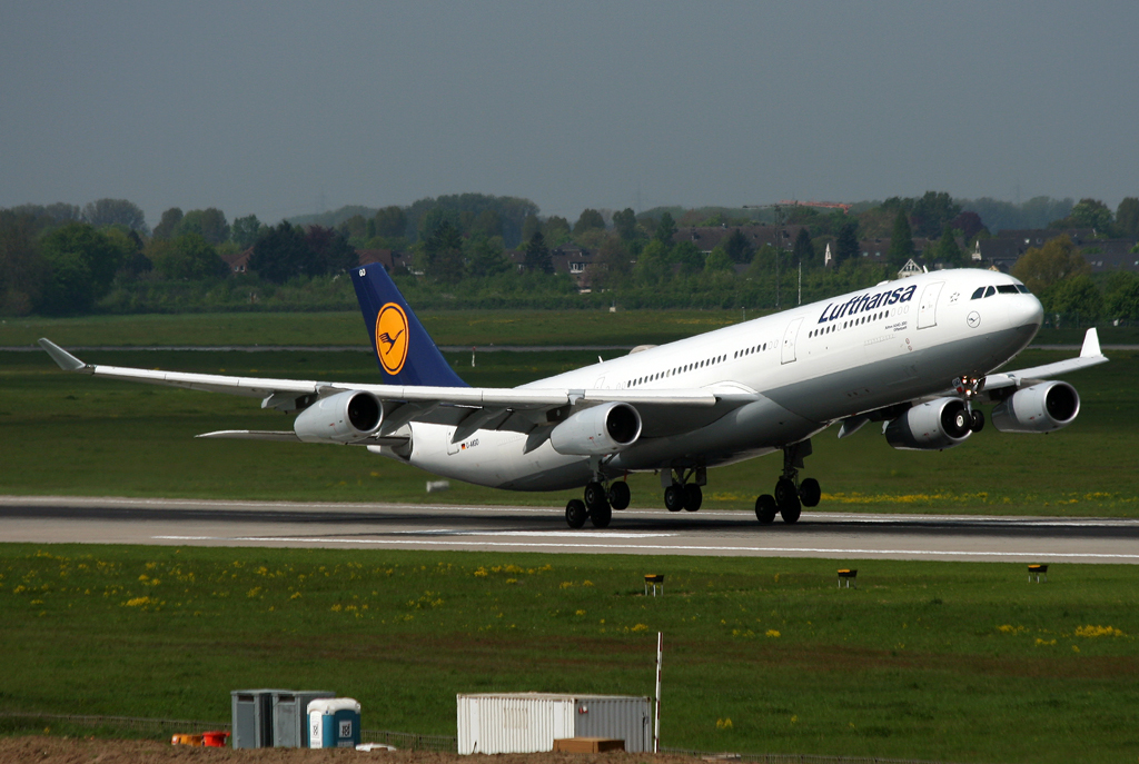 Lufthansa A340-300 D-AIGO beim Takeoff auf der 05R in DUS / EDDL / Dsseldorf am 03.05.2008
