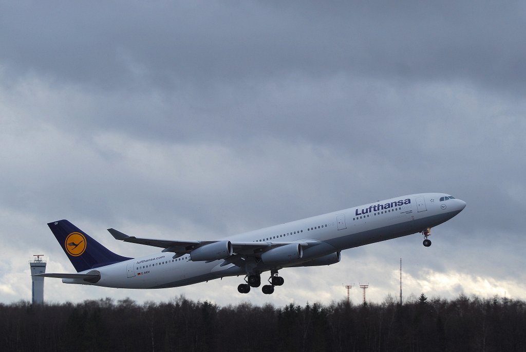 Lufthansa Airbus A340-300 D-AIGV Dinslaken beim Start in Hamburg Fuhlsbttel am 14.03.10
