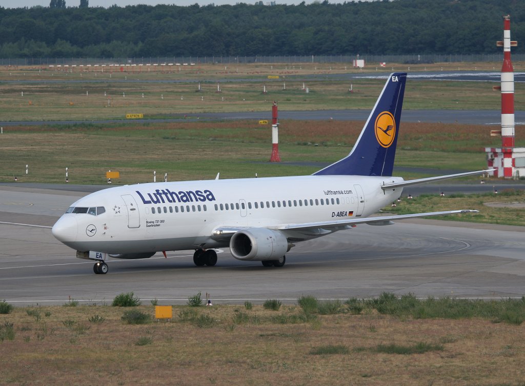 Lufthansa B 737-330 D-ABEA  Saarbrcken  bei der Ankunft in Berlin-Tegel am 31.07.2010