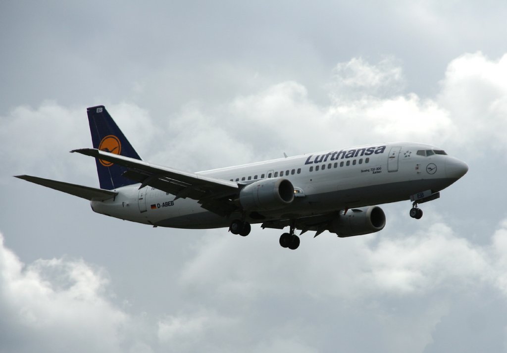 Lufthansa B 737-330 D-ABEB  Xanten  kurz vor der Landung in Berlin-Tegel am 19.06.2011
