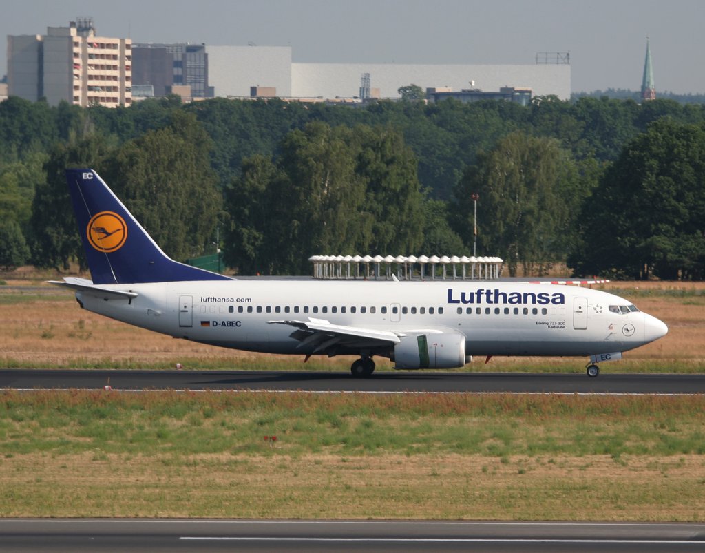 Lufthansa B 737-330 D-ABEC  Karlsruhe  nach der Landung  in Berlin-Tegel am 03.07.2010