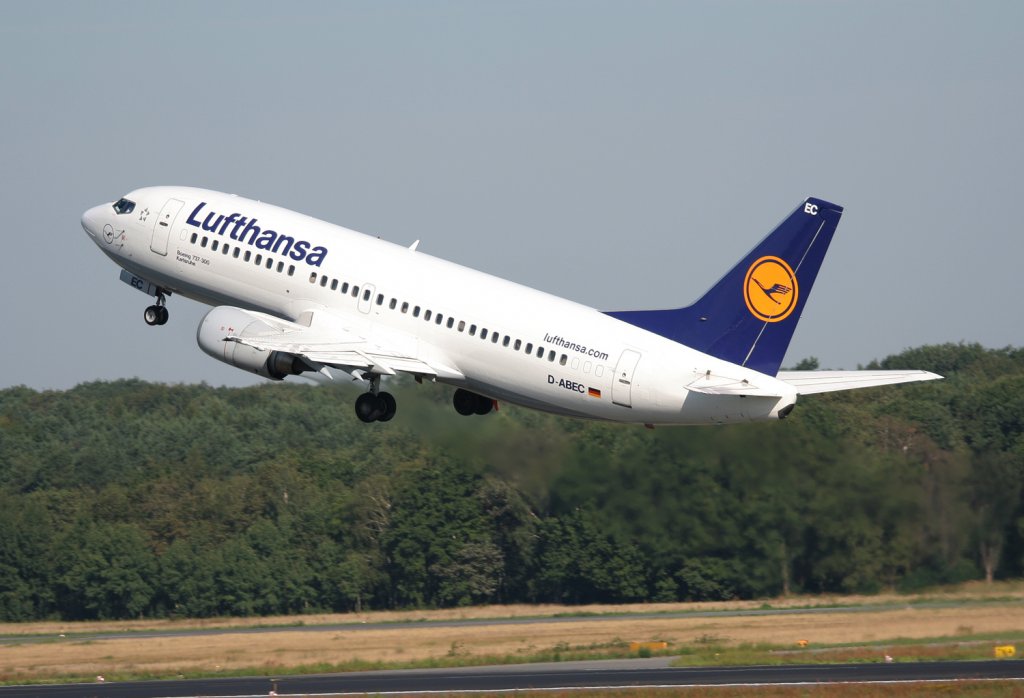 Lufthansa B 737-330 D-ABEC  Karlsruhe  beim Start in Berlin-Tegel am 21.08.2010