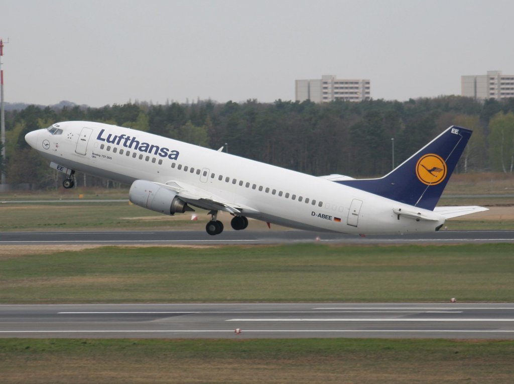 Lufthansa B 737-330 D-ABEE  Ulm  beim Start in Berlin-Tegel am 24.04.2010