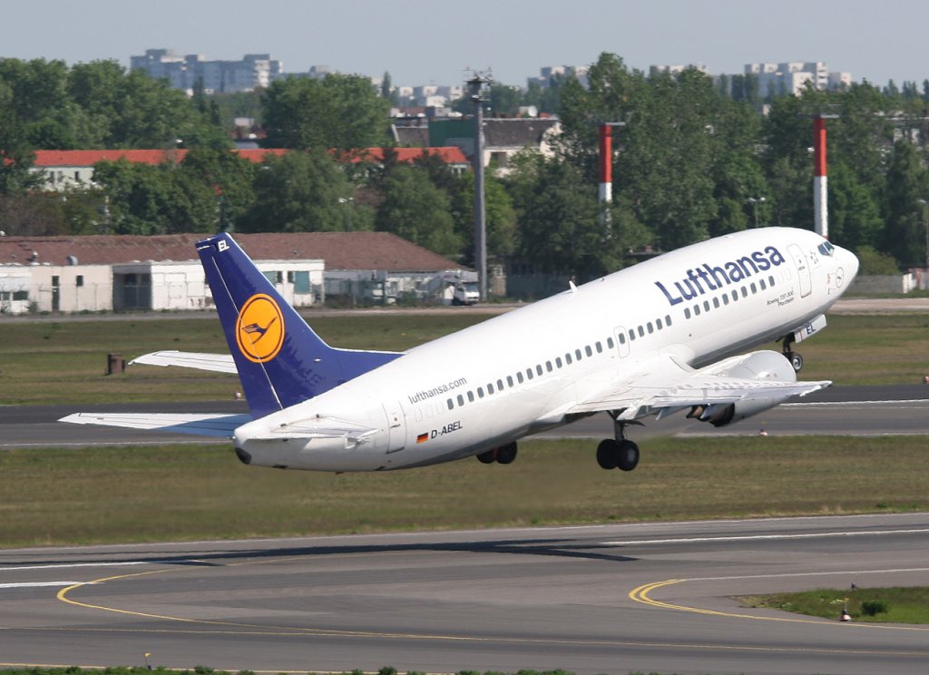 Lufthansa B 737-330 D-ABEL  Pforzheim  beim Start in Berlin-Tegel am 30.04.2011