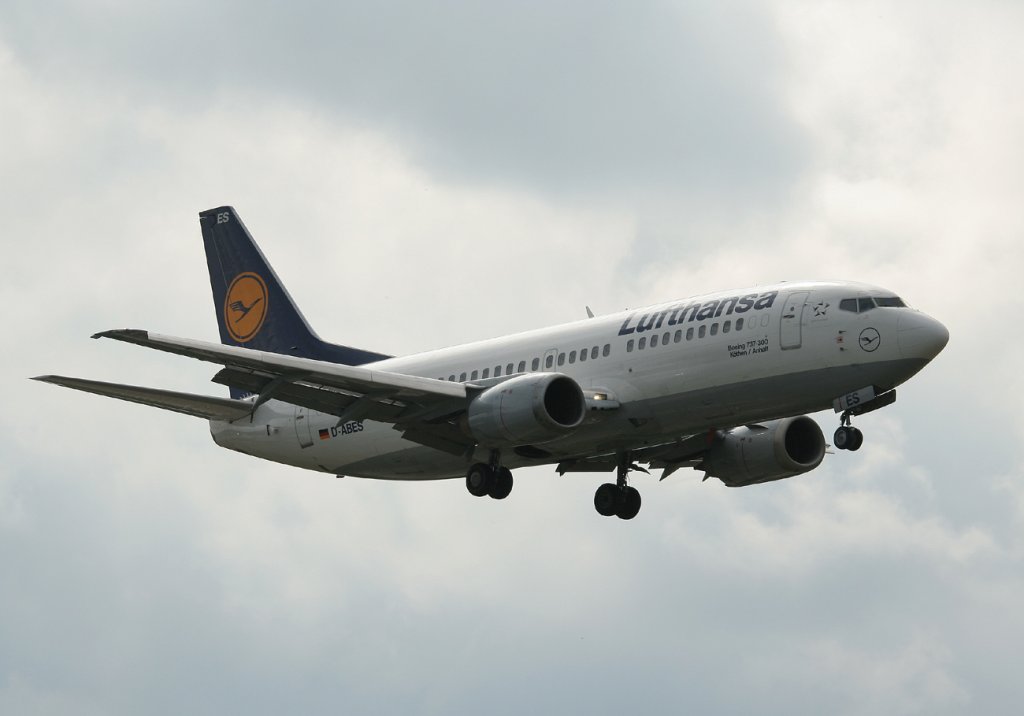 Lufthansa B 737-330 D-ABES  Kthen/Anhalt  kurz vor der Landung in Berlin-Tegel am 18.06.2011