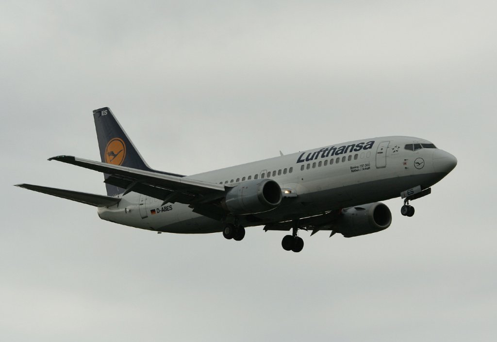 Lufthansa B 737-330 D-ABES  Kthen/Anhalt  kurz vor der Landung in Berlin-Tegel am 09.07.2011