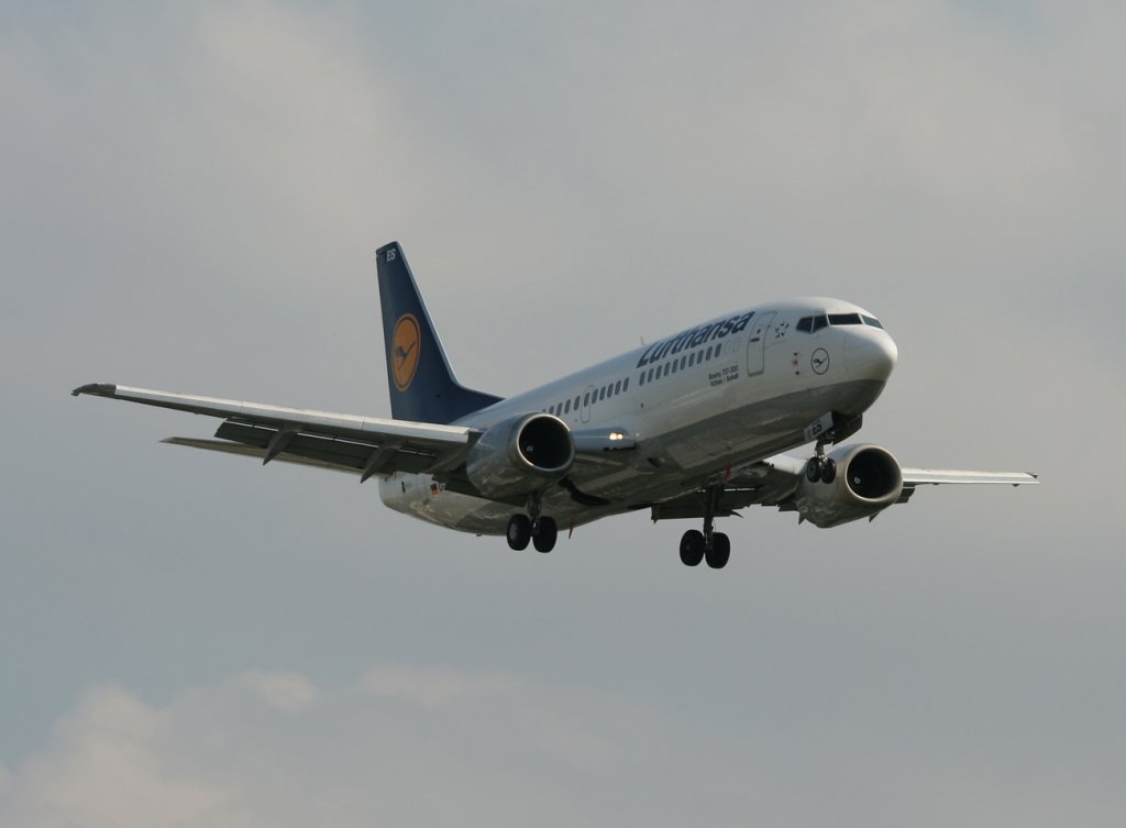 Lufthansa B 737-330 D-ABES  Kthen/Anhalt  kurz vor der Landung in Berlin-Tegel am 17.09.2011