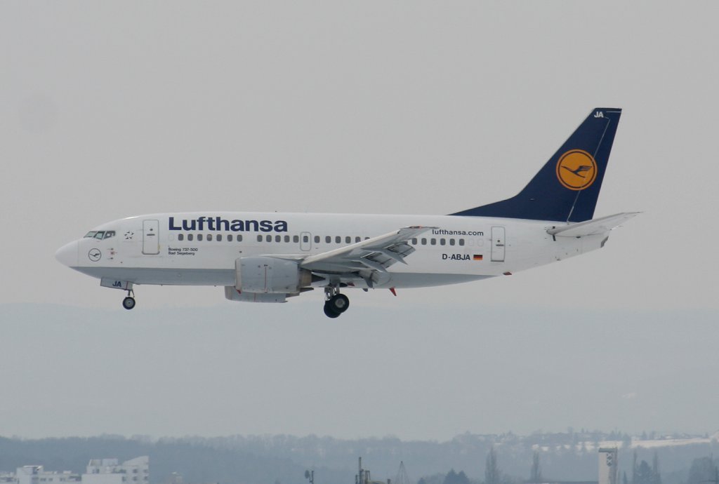 Lufthansa B 737-330 D-ABJA kurz vor der Landung in Stuttgart am 10.03.2010