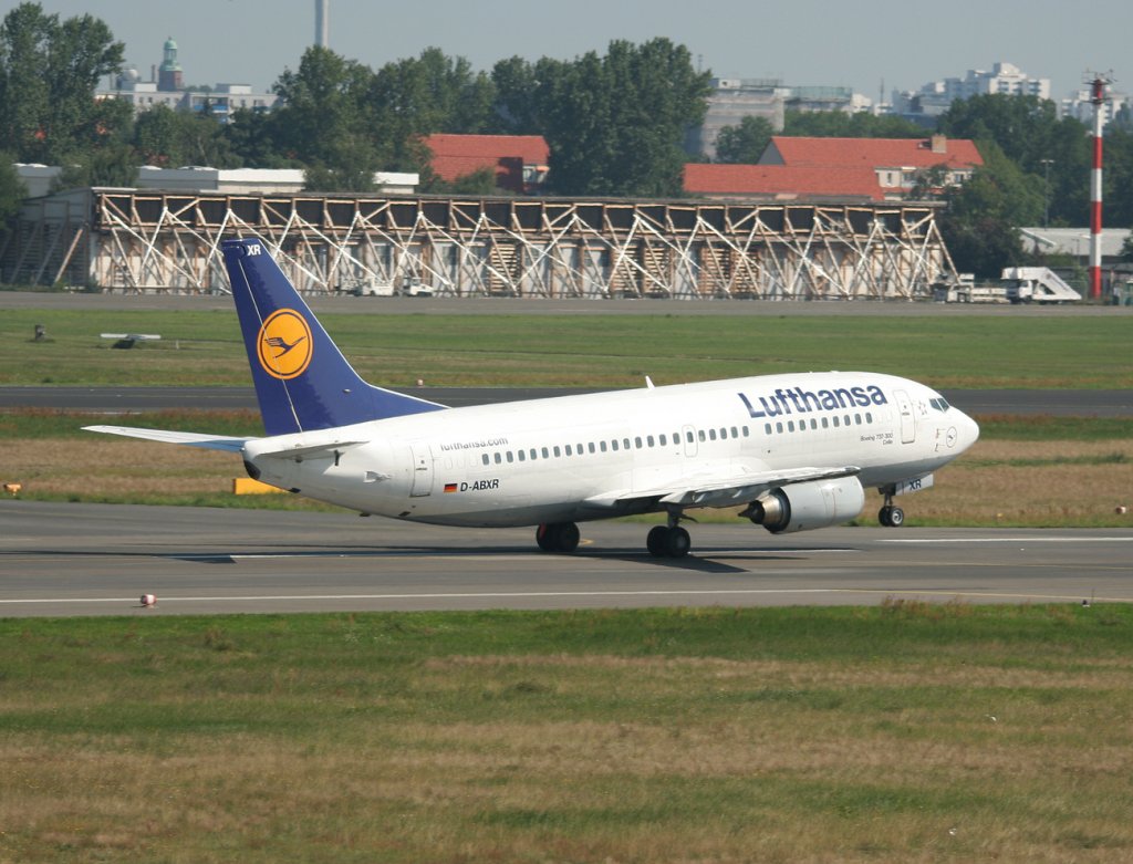Lufthansa B 737-330 D-ABXR  Celle  beim Start in Berlin-Tegel am 02.08.2011