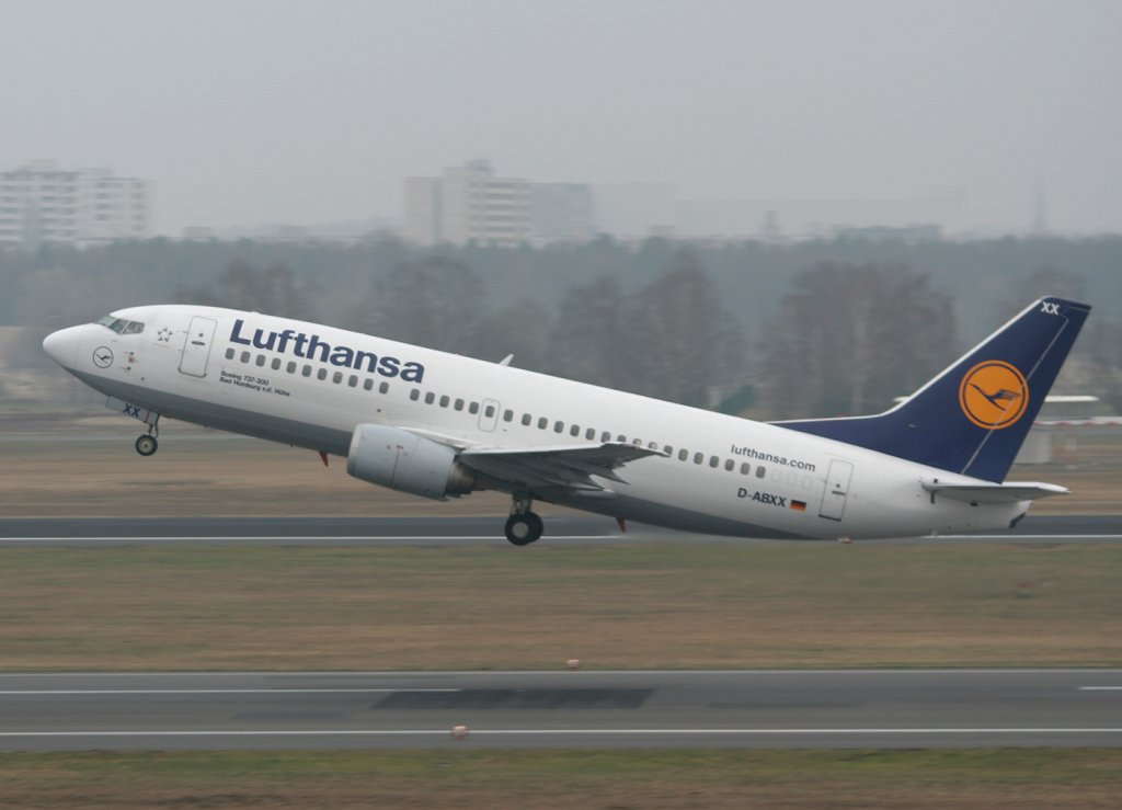 Lufthansa B 737-330 D-ABXX  Bad Homburg v. d. Hhe  beim Start in Berlin-Tegel am 02.03.2011