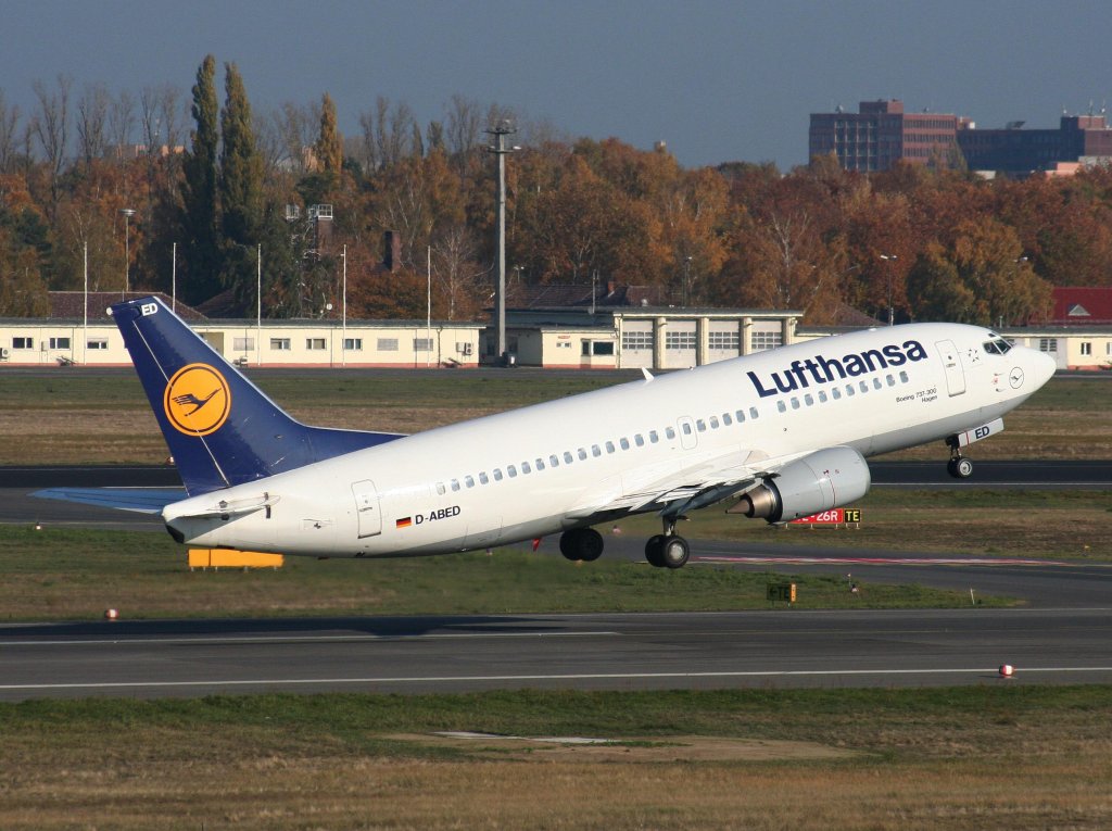 Lufthansa B 737-330 D-ADED   Hagen  beim Start in Berlin-Tegel am 31.10.2009
