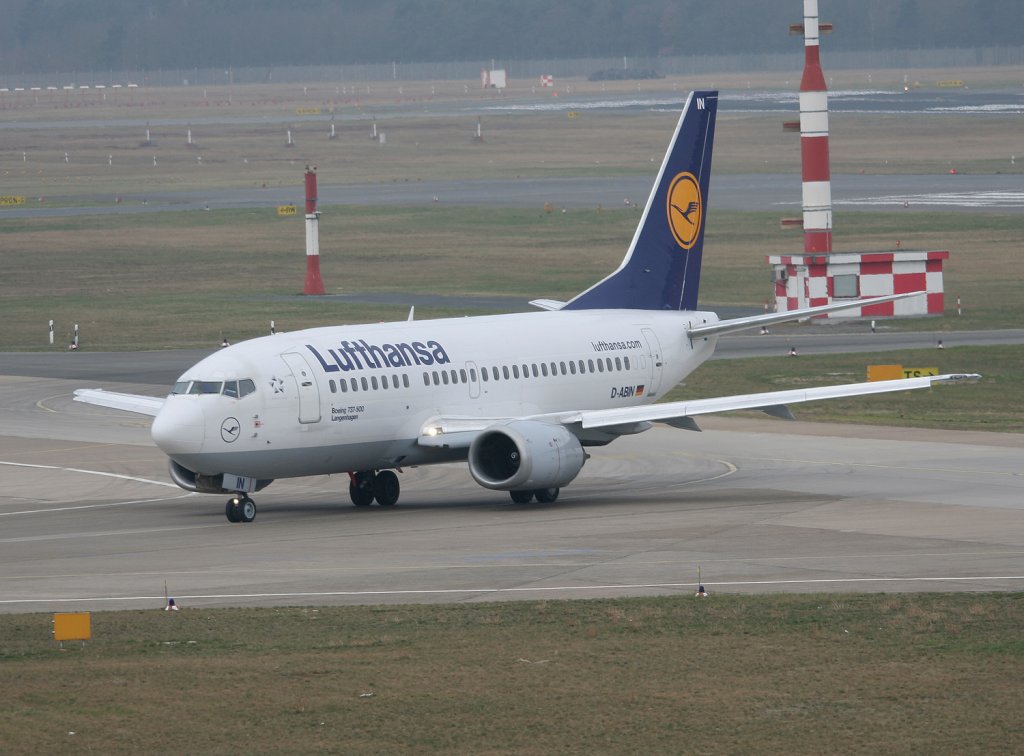 Lufthansa B 737-530 D-ABIN  Langenhagen  bei der Ankunft in Berlin-Tegel am 02.04.2011