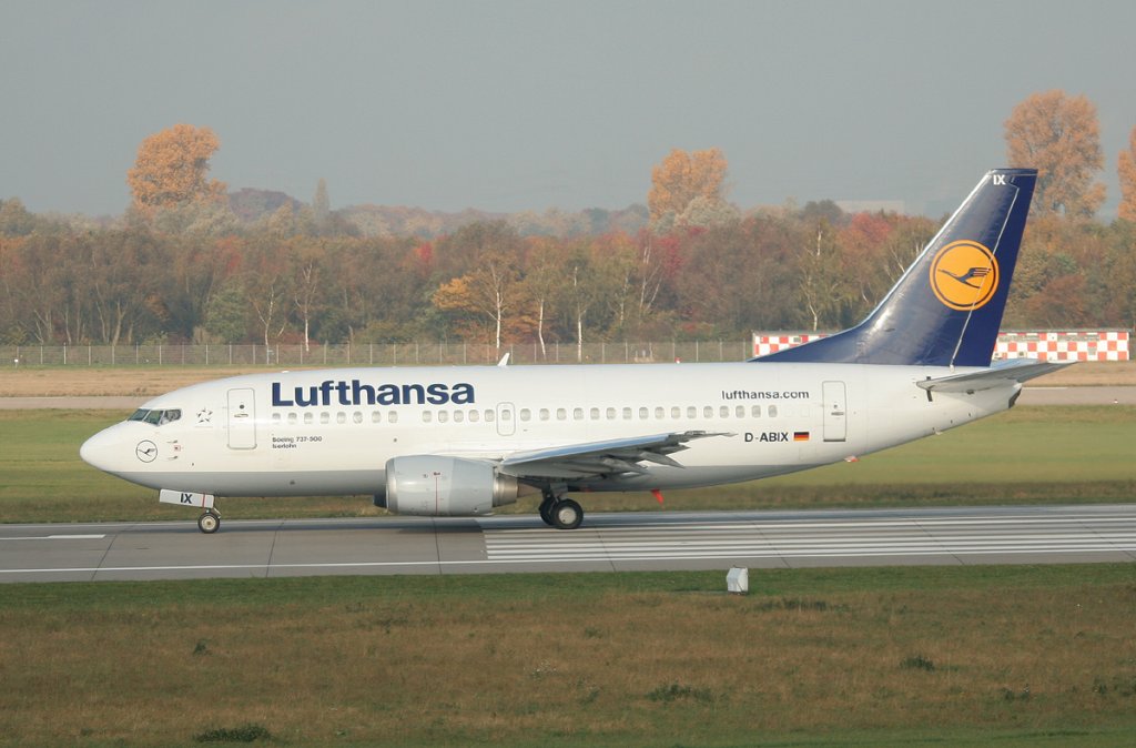 Lufthansa B 737-530 D-ABIX  Iserlohn  beim Start in Dsseldorf am 31.10.2011