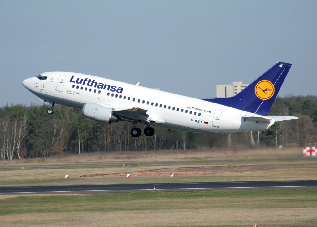 Lufthansa B 737-530 D-ABJI  Siegburg  beim Start in Berlin-Tegel am 02.04.2010