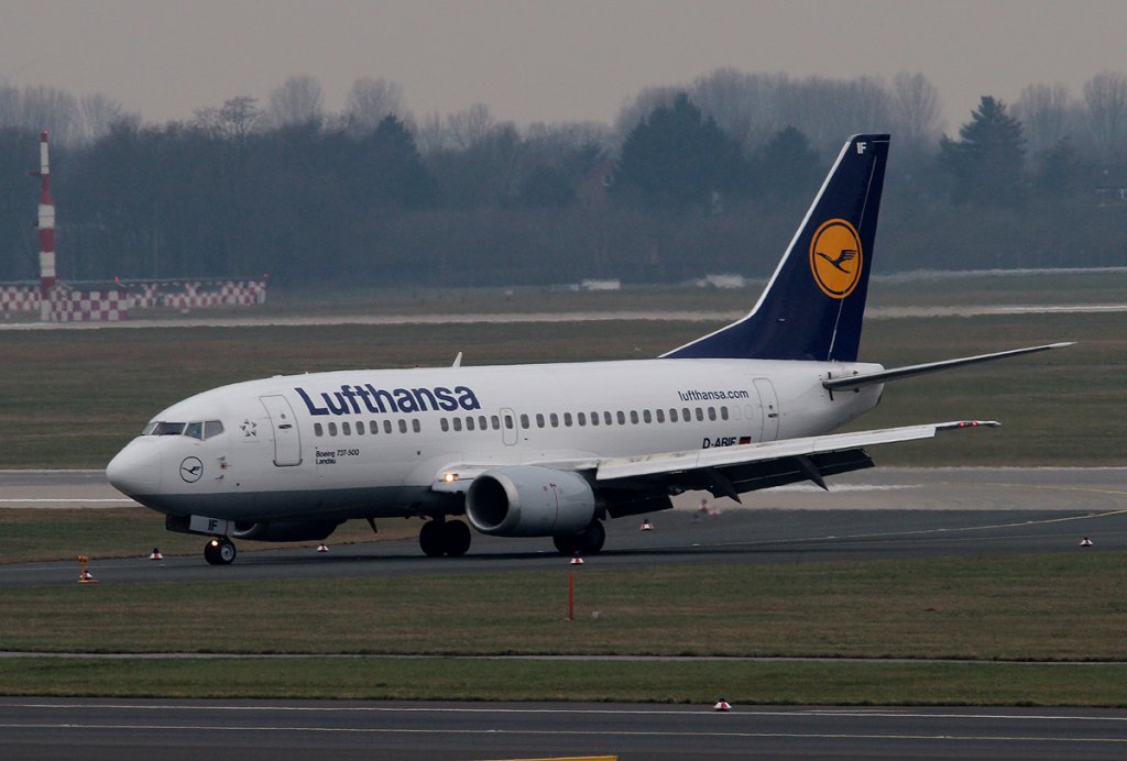 Lufthansa B 737-530 D-AIBF bei der Ankunft in Dsseldorf am 11.03.2013