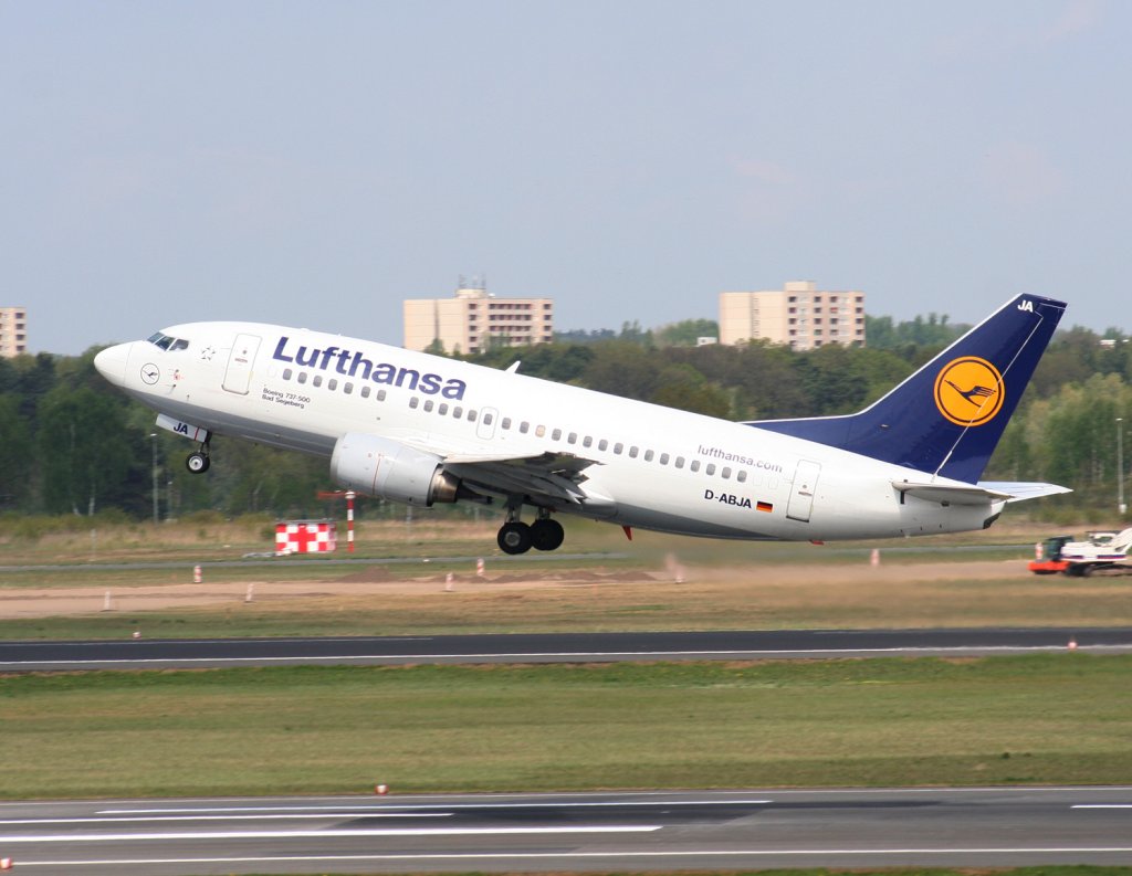Lufthansa B 737-530 D-BJA  Bad Seegeberg  beim Start in Berlin-Tegel am 01.05.2010