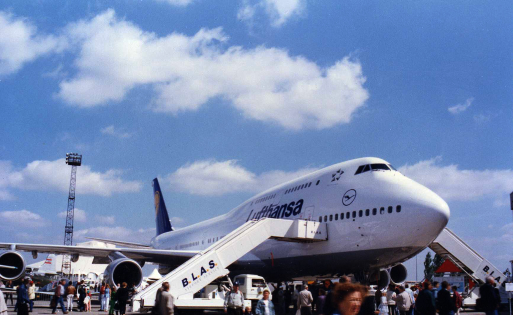 Lufthansa B 747-400 auf der ILA 1998 in Berlin-Schnefeld (Scan)