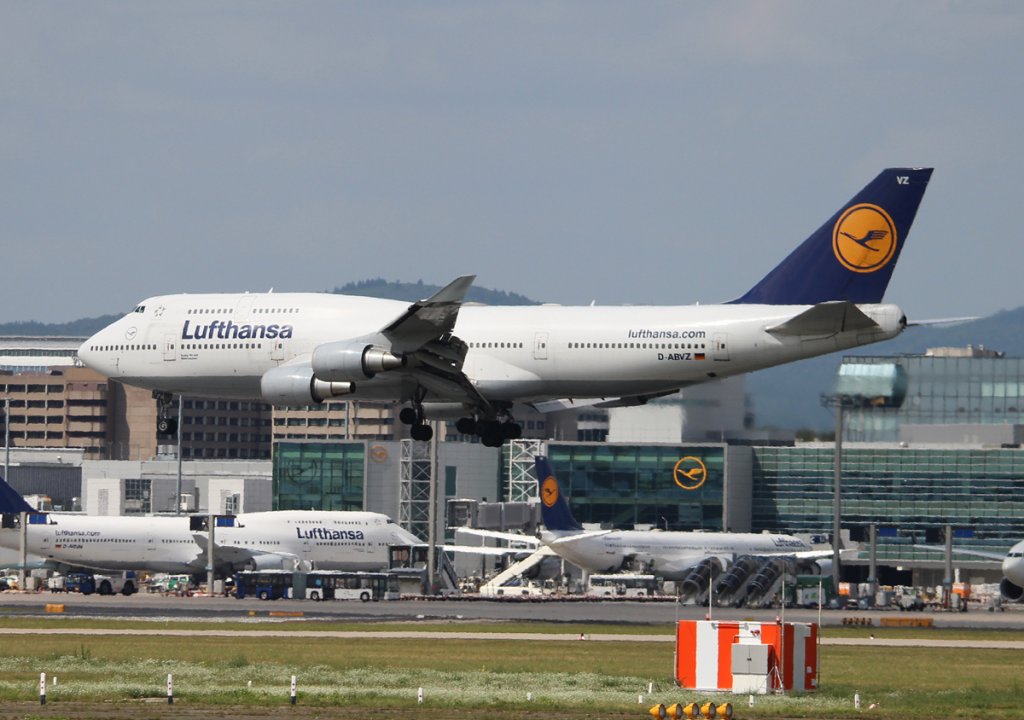 Lufthansa B 747-430 D-ABYZ  Niedersachsen  bei der Landung in Frankfurt am Main am 16.08.2012