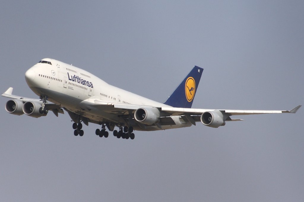 Lufthansa 
Boeing 747-430 
D-ABVC 
FKB Karlsruhe/Baden-Baden, Germany 
08.03.11

