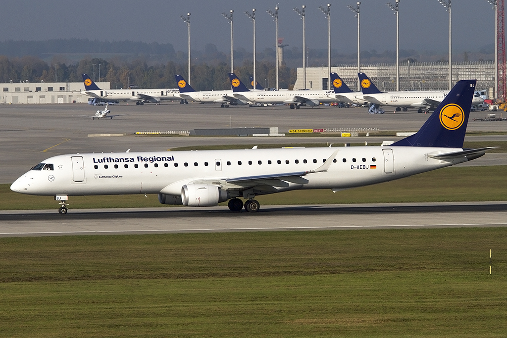 Lufthansa - CityLine, D-AEBJ, Embraer, ERJ-195, 25.10.2012, MUC, Mnchen, Germany



