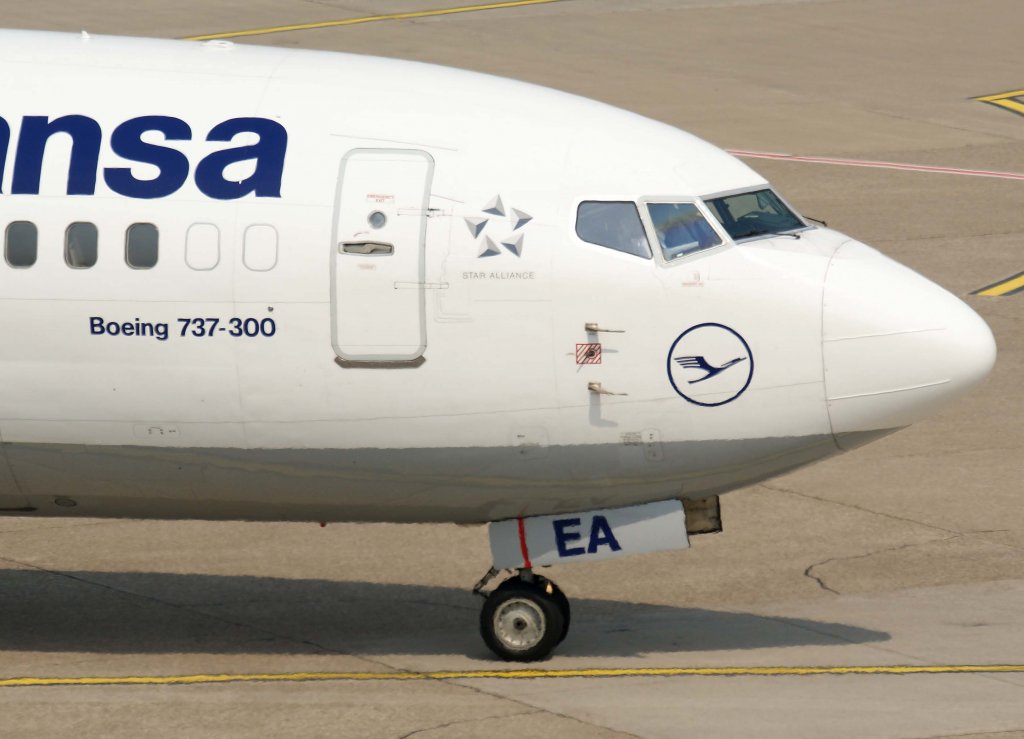 Lufthansa, D-ABEA  ohne Namen , Boeing 737-300 (Nase/Nose), 29.04.2011, DUS-EDDL, Dsseldorf, Germany 

