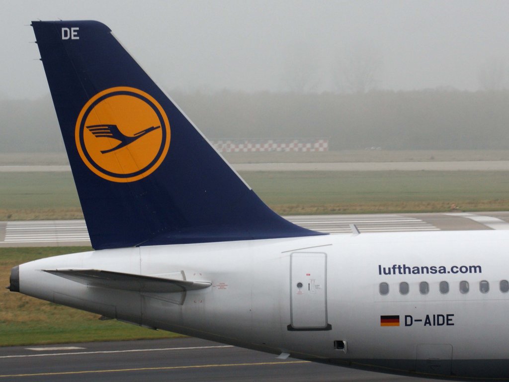 Lufthansa, D-AIDE  ohne Namen , Airbus A 321-200 (Seitenleitwerk/Tail), 13.11.2011, DUS-EDDL, Dsseldorf, Germany 