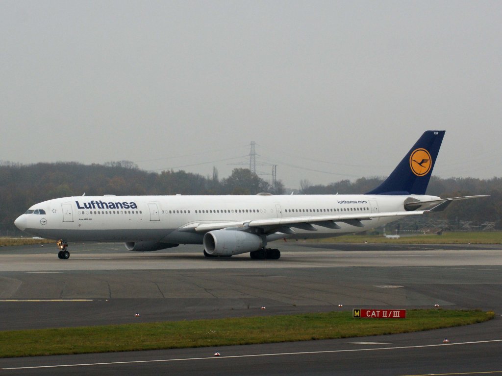 Lufthansa, D-AIHK  ohne Namen , Airbus A 330-300, 13.11.2011, DUS-EDDL, Dsseldorf, Germany 