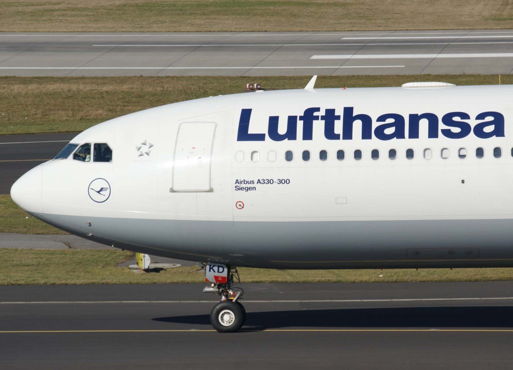 Lufthansa, D-AIKD, Airbus A 330-300 (Siegen), 2010.03.03, DUS, Dsseldorf, Germany