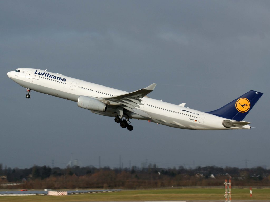 Lufthansa, D-AIKH  ohne Namen , Airbus, A 330-300, 06.01.2012, DUS-EDDL, Dsseldorf, Germany 